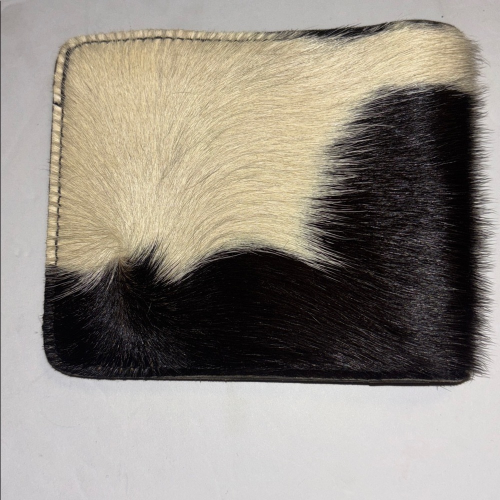 WALLET…ANIMAL HAIR BILL HOLDER 3”/ 4”
NO BRAND EXCELLENT CONDITION - Picture 2 of 11